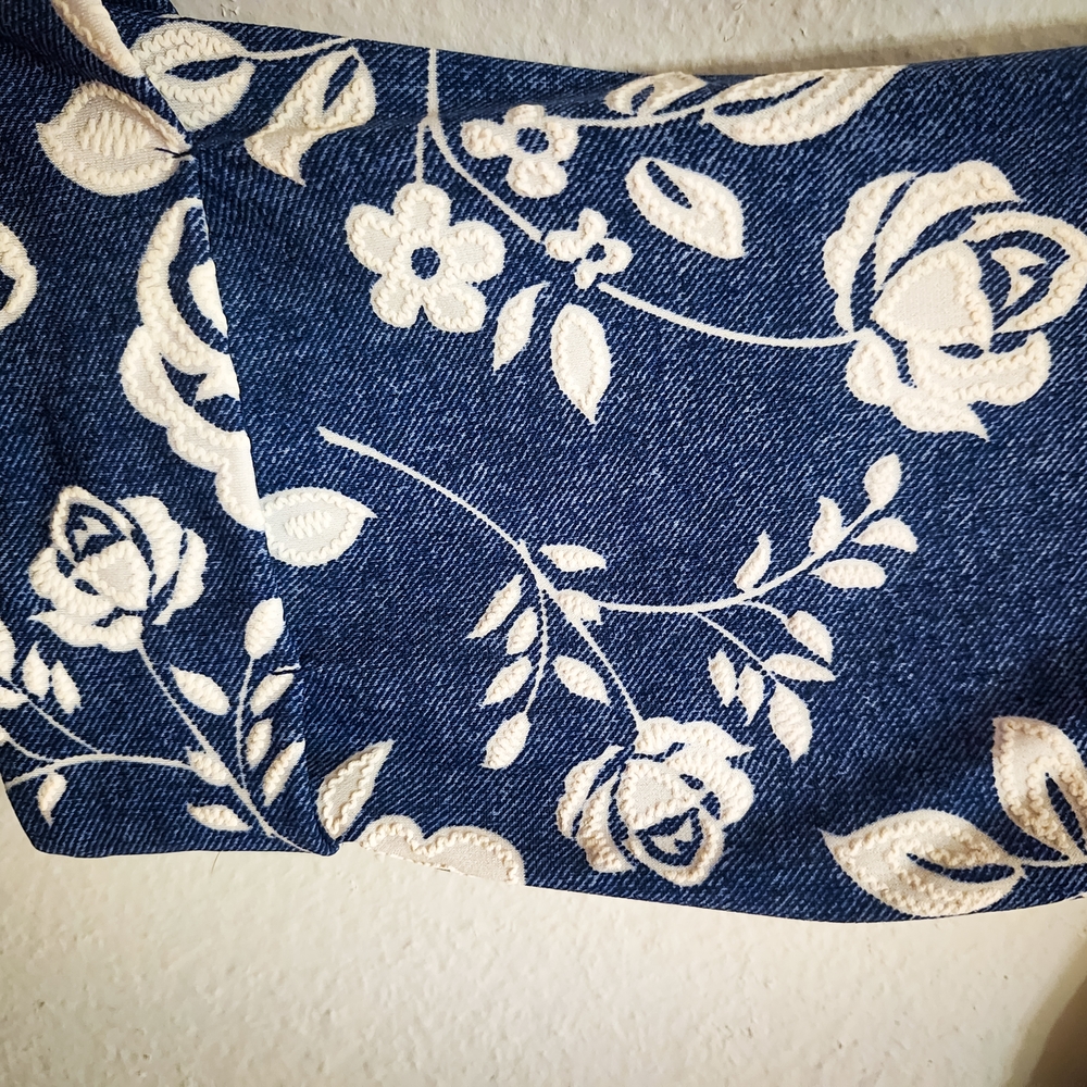 Papermoon Floral Blouse XL Blue White Roll Tab Sleeve Casual Lightweight Top - Picture 4 of 6